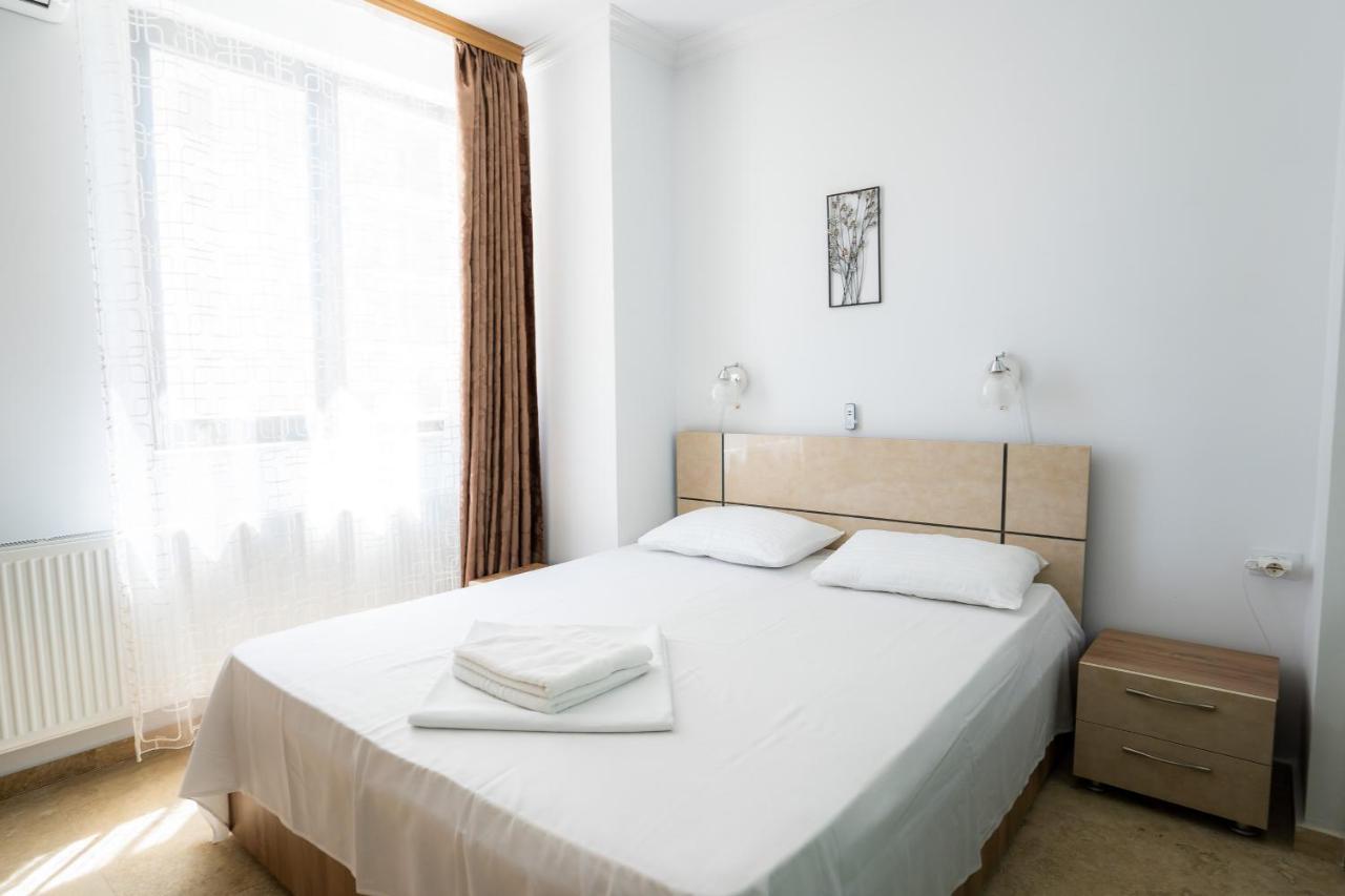 Lake Solid Apartment Mamaia