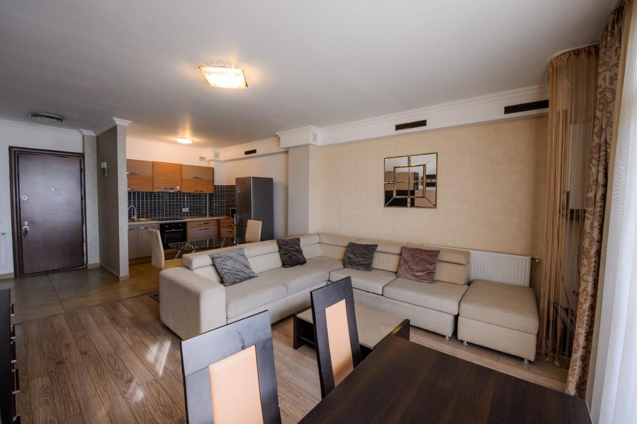 Lake Solid Apartment Mamaia