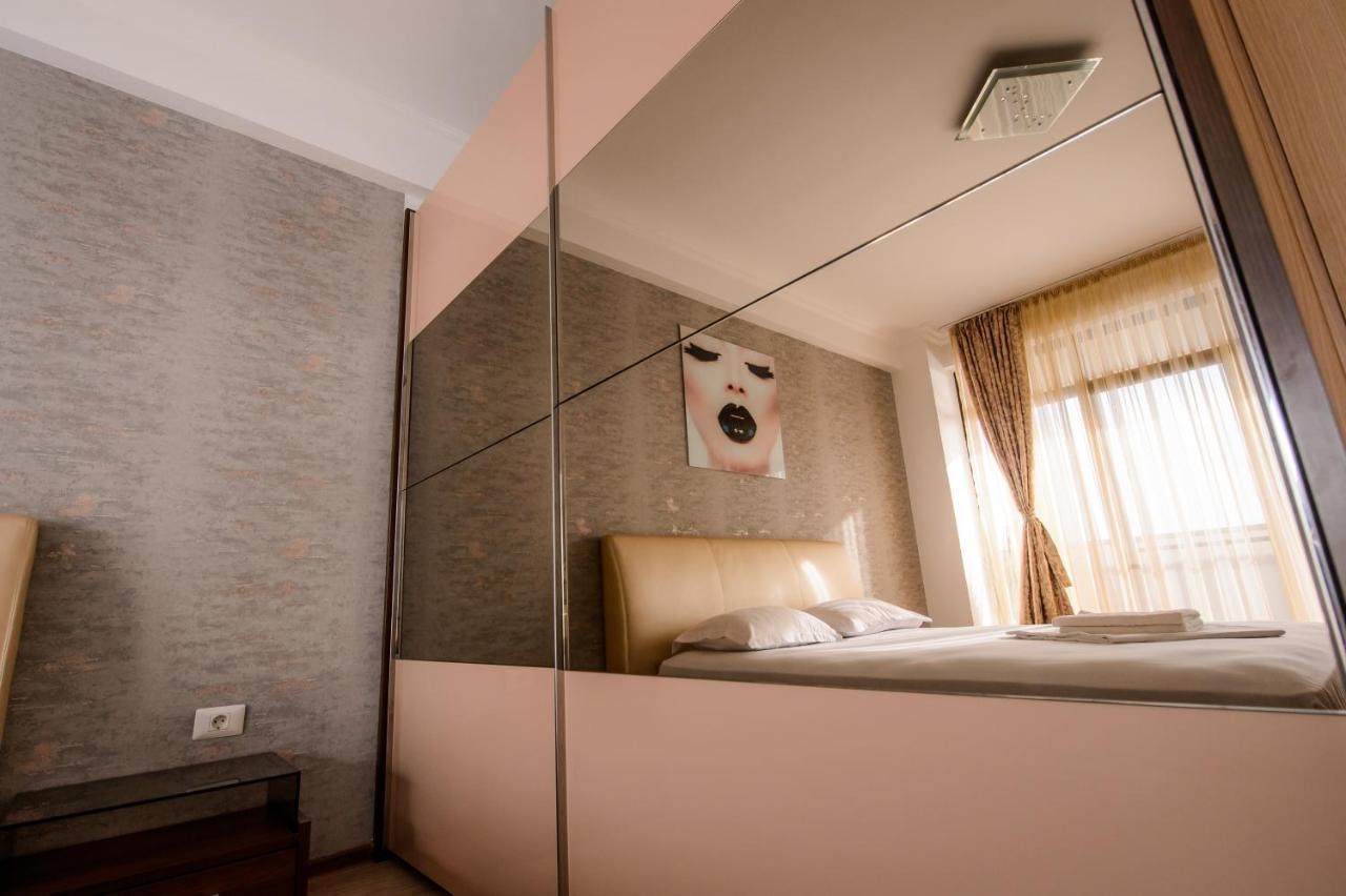 Lake Solid Apartment Mamaia