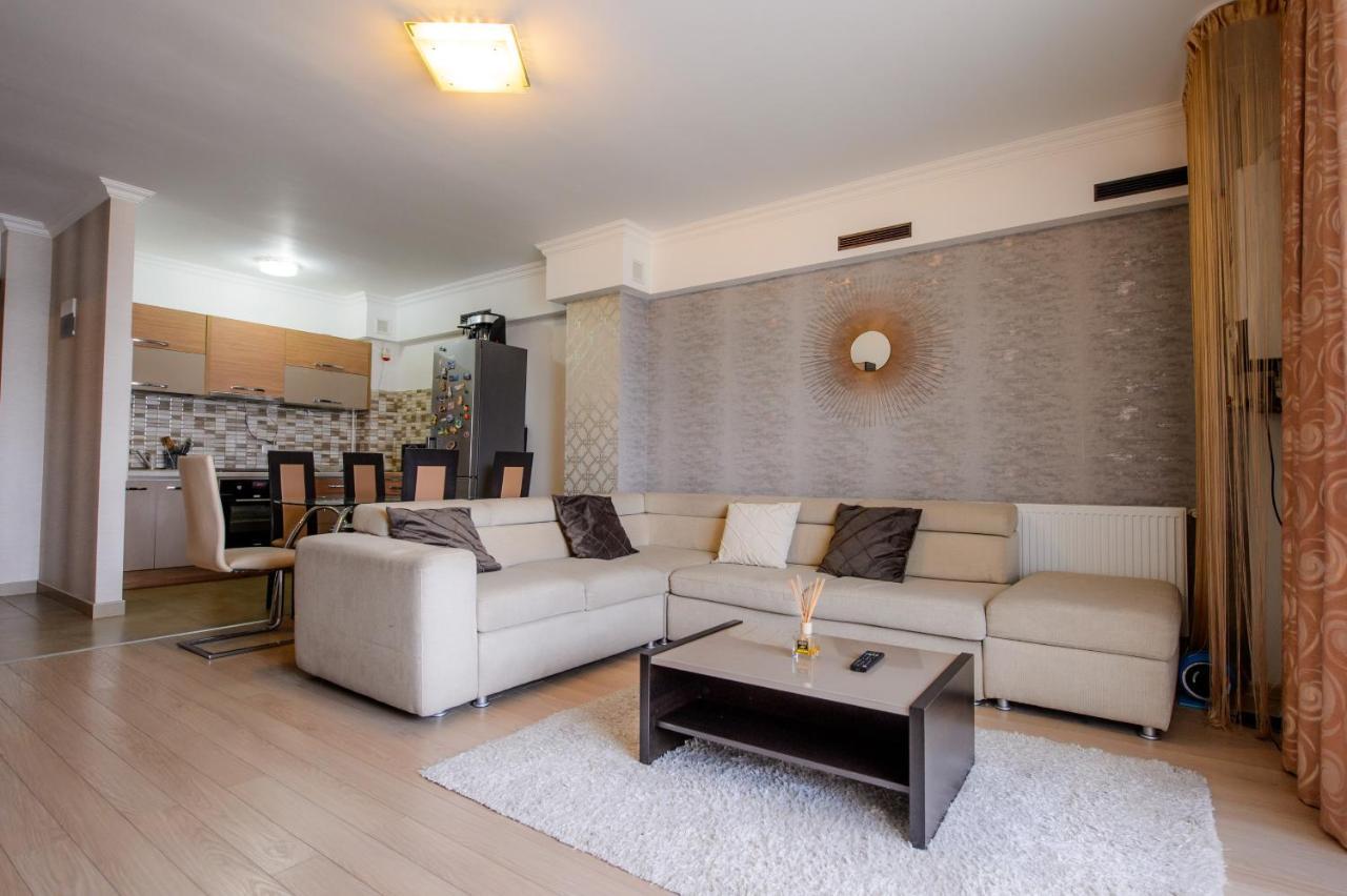 Lake Solid Apartment Mamaia