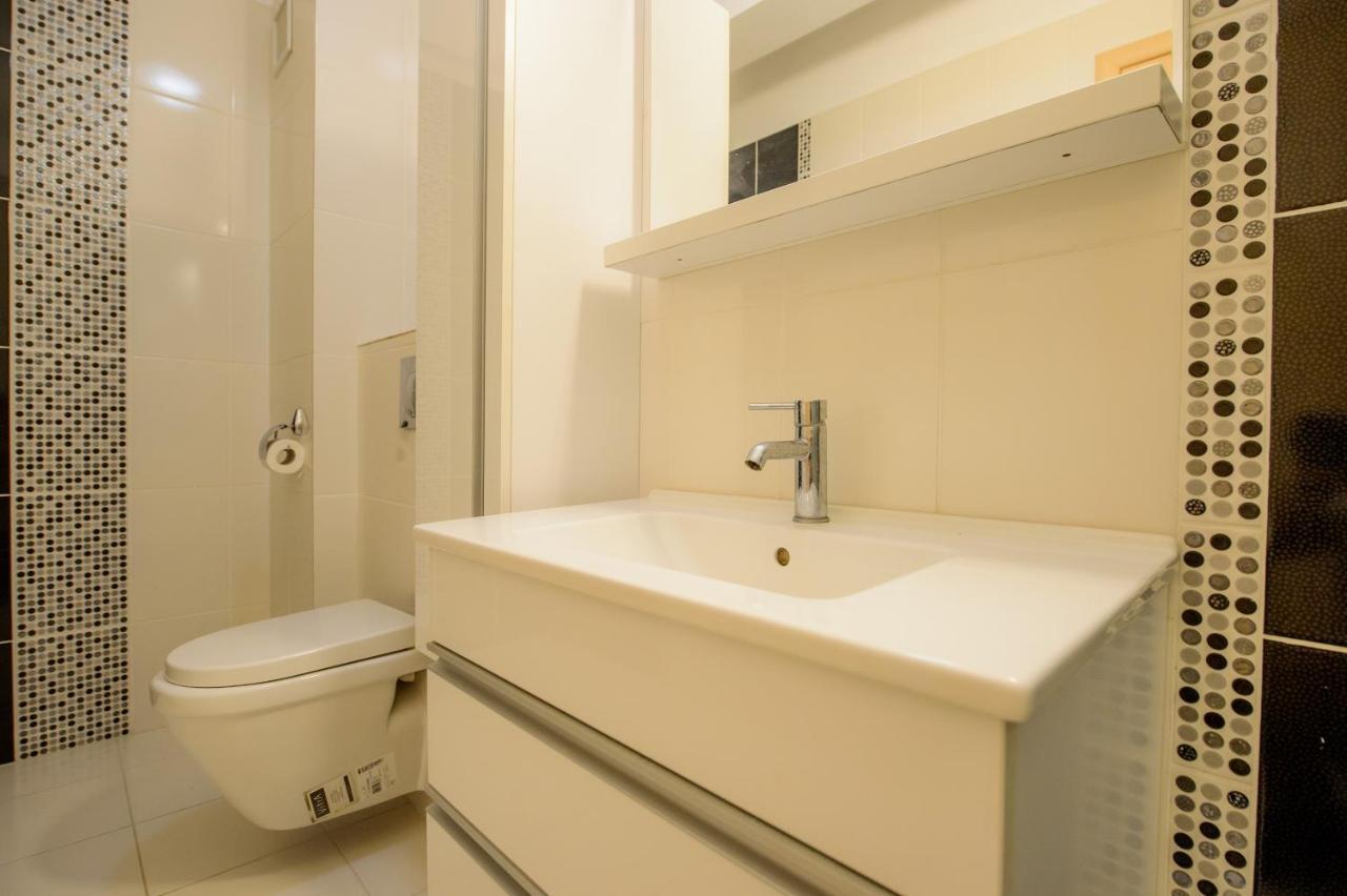 Lake Solid Apartment Mamaia
