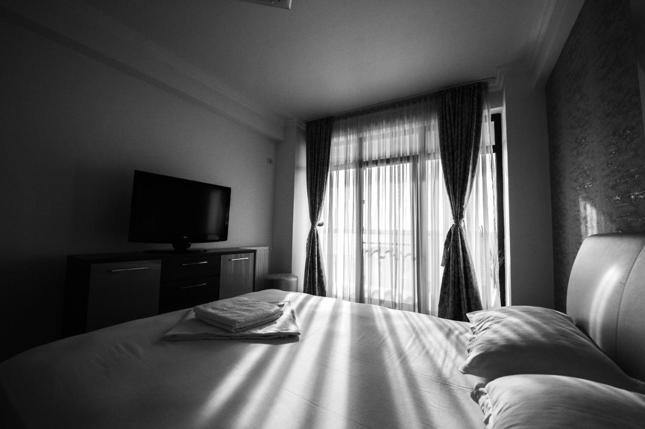 Lake Solid Apartment Mamaia