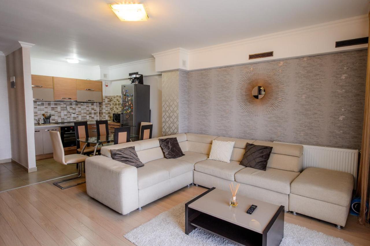Lake Solid Apartment Mamaia